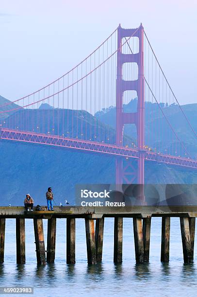 Fishers En Un Embarcadero En San Francisco En La Mañana Foto de stock y más banco de imágenes de Adulto