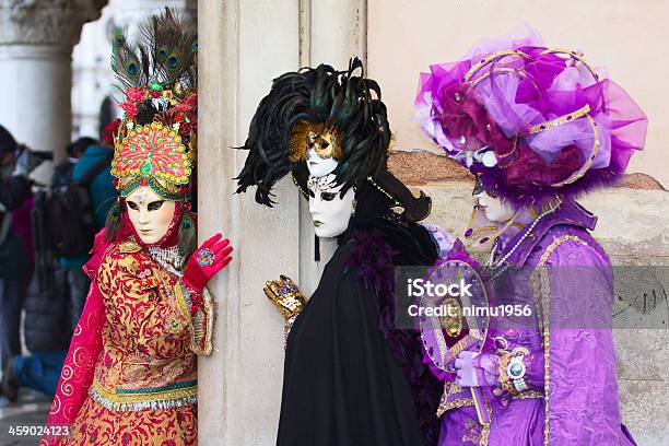 Foto de Máscara No Carnaval De Veneza 2013 Em Ducal Palace Colonnade e mais fotos de stock de 2013