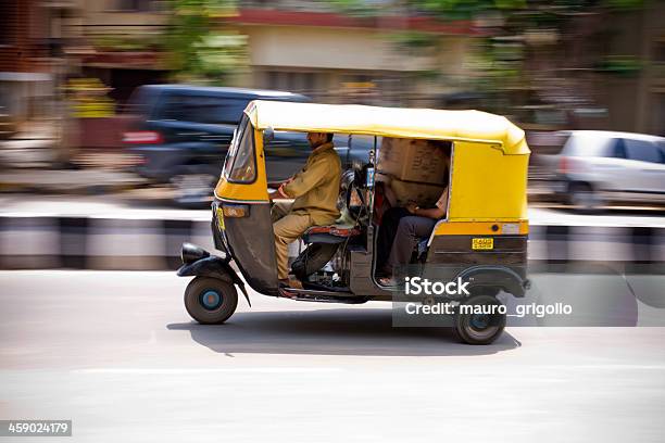 Przyspieszenie Auto Riksza - zdjęcia stockowe i więcej obrazów Autoriksza - Autoriksza, Mumbaj, Taksówka