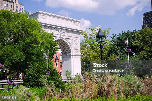 Arco De Washington Square Em Greenwich Village Na Cidade De Nova Iorque - Fotografias de stock e mais imagens de Ao Ar Livre