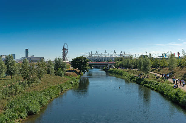 parque olímpico de londres - sports event volunteer london england olympic park - fotografias e filmes do acervo