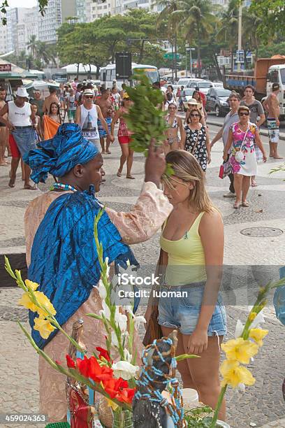 Iemanjas On Strony W Rio De Janeiro - zdjęcia stockowe i więcej obrazów Beach Party - Beach Party, Biały, Brazylia