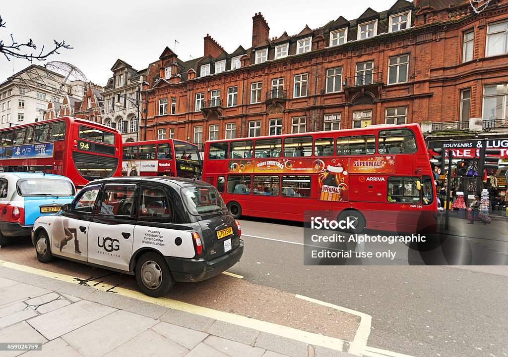 Taxistand und Busse London - Lizenzfrei Architektur Stock-Foto