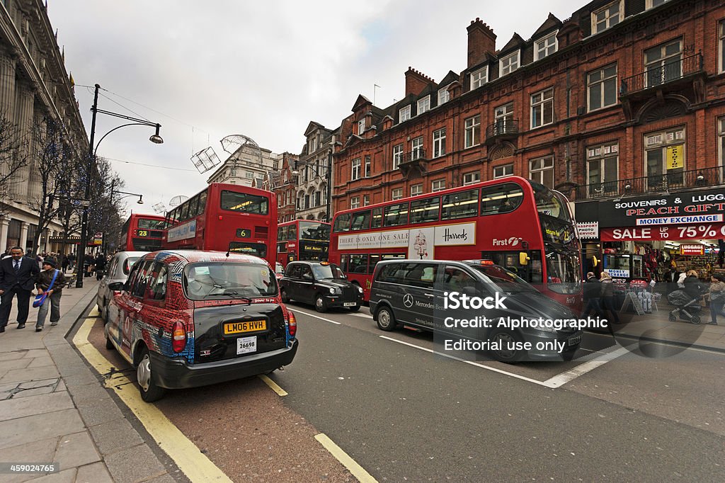 Taxistand und Busse London - Lizenzfrei Architektur Stock-Foto