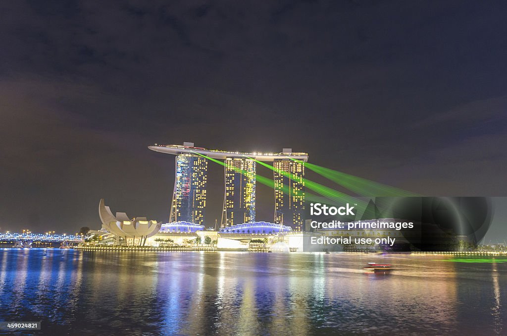 Singapore Marina Bay Sands Hotel colorato spettacolo luminoso entrava laser - Foto stock royalty-free di Affari