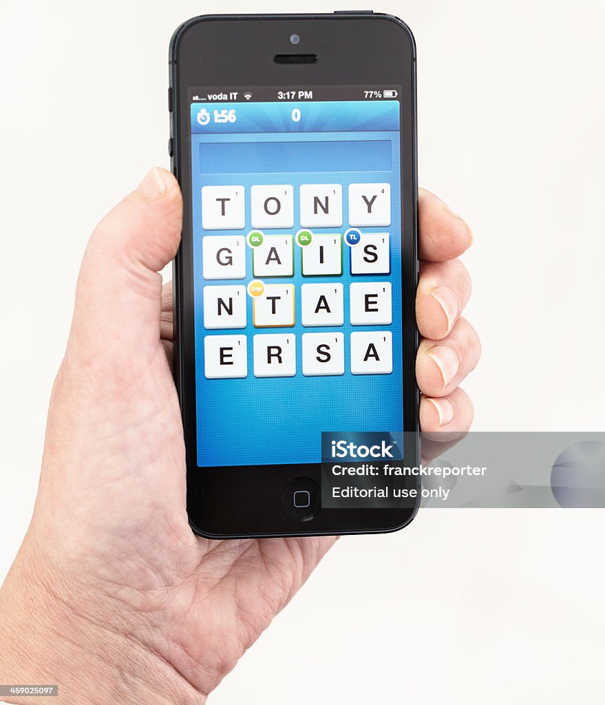 Ruzzle app per Iphone 5 - Foto stock royalty-free di Adulto