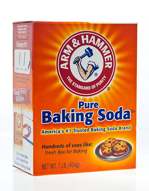 bicarbonato de soda - arm & hammer baking soda box editorial imagens e fotografias de stock