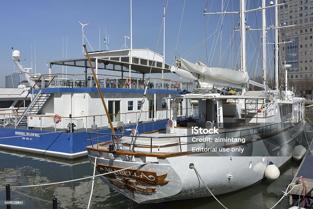 Jachty w North Cove Marina - Zbiór zdjęć royalty-free (Battery Park)