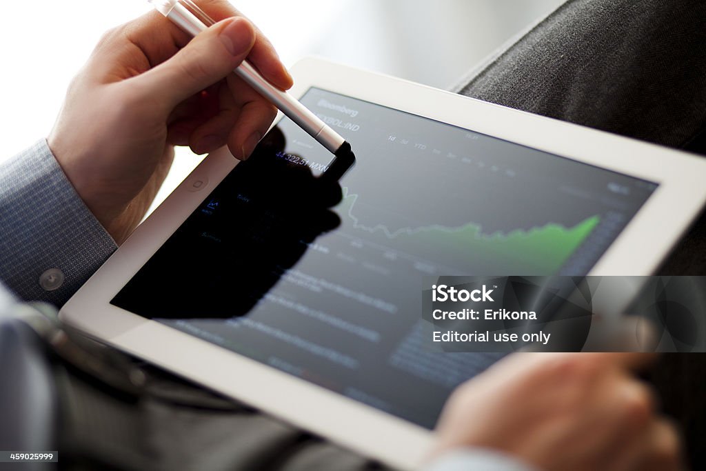 Bloomberg en iPad - Foto de stock de Ahorros libre de derechos