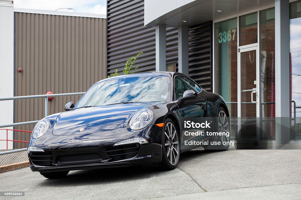 Porsche 911 Carrera est du concessionnaire - Photo de Bâtiment vu de l'extérieur libre de droits