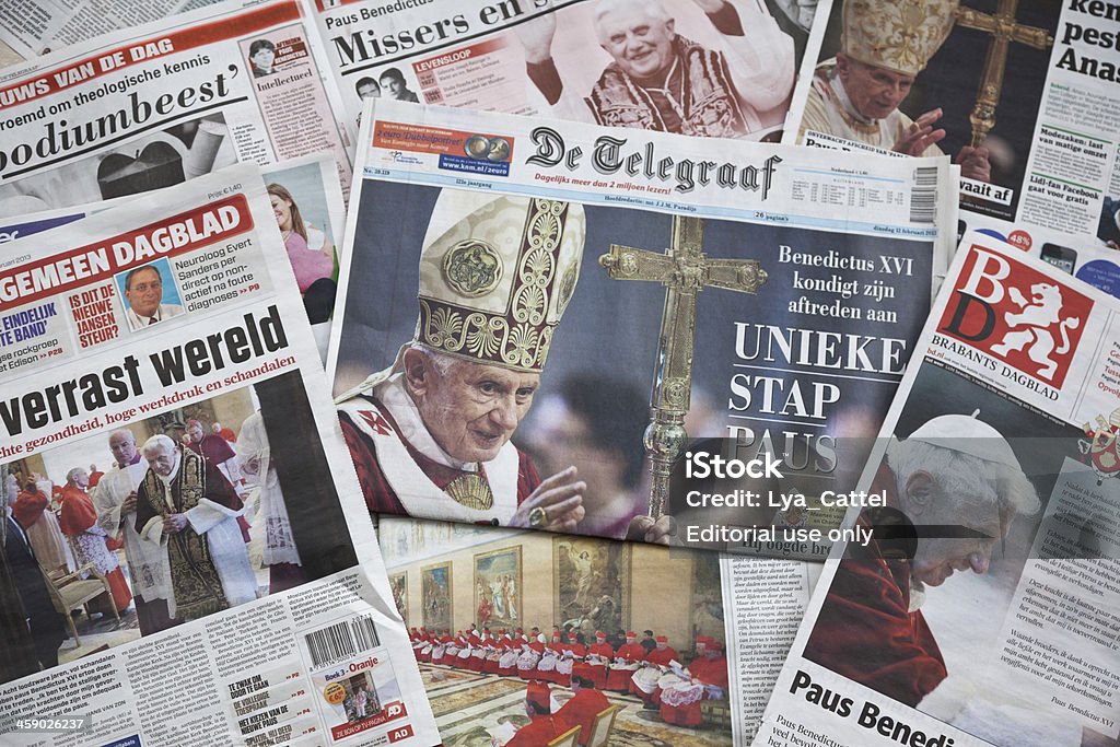 Papa Benedetto XVI annuncia le dimissioni # 2 XXXL - Foto stock royalty-free di Ambientazione esterna