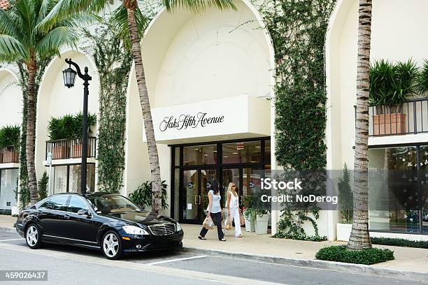 Filiale Des Saks Fifth Avenue Stockfoto und mehr Bilder von Einkaufen - Einkaufen, Einzelhandel - Konsum, Palm Beach