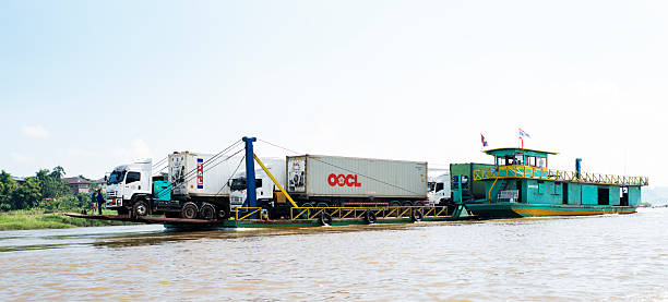 rio asiática transporte - chiang khong imagens e fotografias de stock