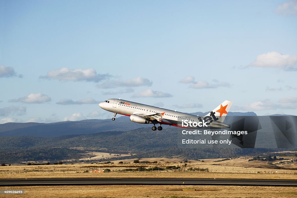 Jetstar avión de despegue del Aeropuerto regional de aterrizaje - Foto de stock de Jetstar Airways libre de derechos