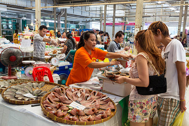 lub tor kor farmers market w bangkoku. - or tor kor market zdjęcia i obrazy z banku zdjęć