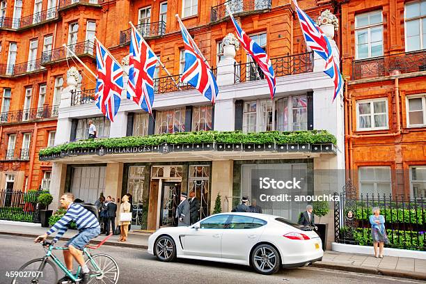 Claridges Hotel A Londra Regno Unito - Fotografie stock e altre immagini di Gordon Ramsay - Gordon Ramsay, Albergo di lusso, Bandiera