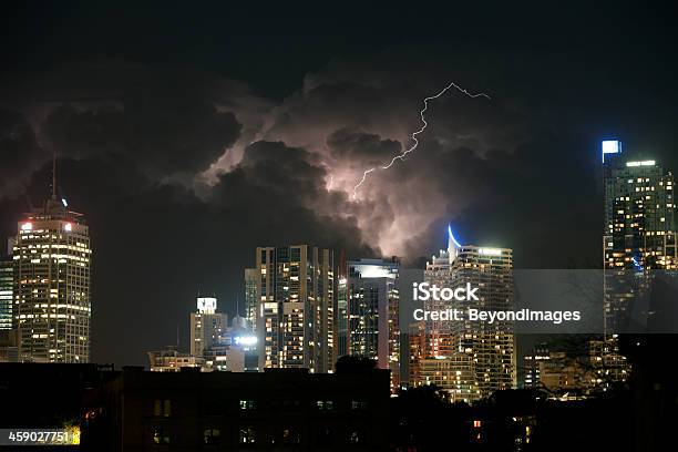 Lightning Flash De La Ciudad De Sydney Foto de stock y más banco de imágenes de Relámpagos - Relámpagos, Aire libre, Arquitectura