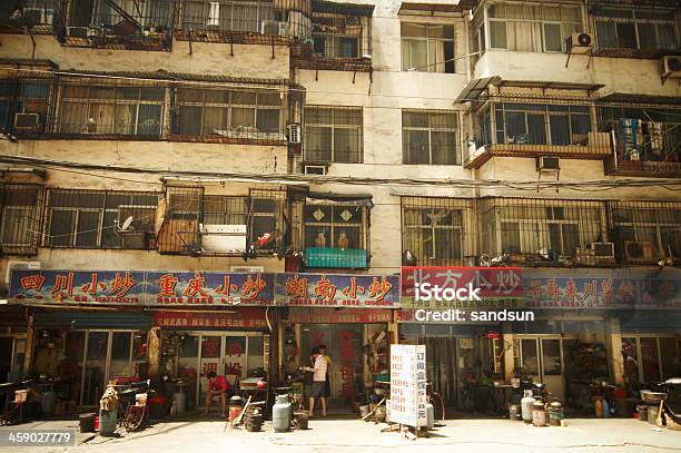 Ulice W Wuhan - zdjęcia stockowe i więcej obrazów Bieda - Problem społeczny - Bieda - Problem społeczny, Kultura chińska, Chiny
