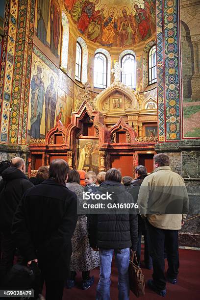 Los Visitantes En La Resurrección De La Iglesia Christ Church Foto de stock y más banco de imágenes de Adulto