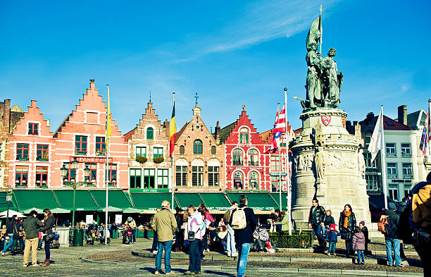 mercato, bruges, belgio - bruges cityscape europe autumn foto e immagini stock