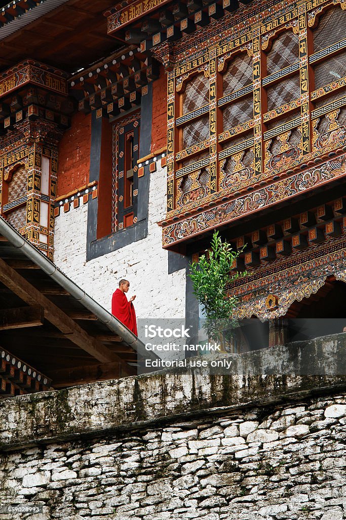 仏教僧の瞑想修道院 - ブータンのロイヤリティフリーストックフォト