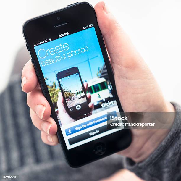 Iphone A 5 Z Aplikacji Flickr - zdjęcia stockowe i więcej obrazów Aplikacja mobilna - Aplikacja mobilna, Apple Computers, Część