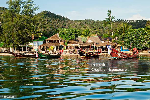 Koh Tao Longtail Barcos - Fotografias de stock e mais imagens de Ancorado - Ancorado, Ao Ar Livre, Atividade Recreativa