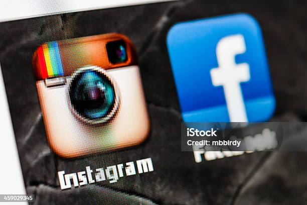 Instagram E Facebook Aplicações Na Apple Itunes - Fotografias de stock e mais imagens de Aplicação móvel - Aplicação móvel, Bilhões - Quantidade, Computador