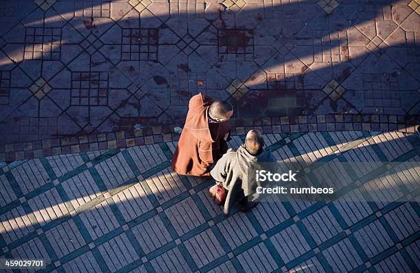 Foto de Moroccan Homens Usando Djellaba e mais fotos de stock de Adulto - Adulto, Cultura marroquino, Cultura norte-africana