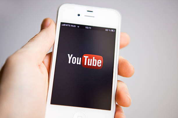 youtube - video iphone youtube mobile phone photos et images de collection