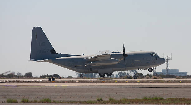 c ～130 離陸 - marine corps air station miramar airshow san diego california marines ストックフォトと画像