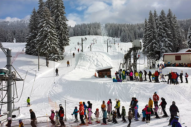 children learning esquí en la dole - bonascre fotografías e imágenes de stock