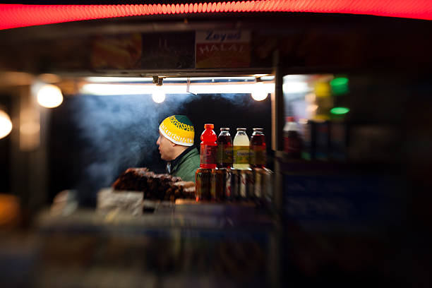 rua fastfood vendedor em manhattan. - lensbaby - fotografias e filmes do acervo