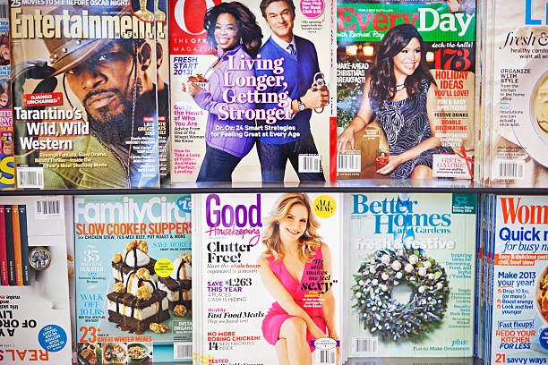 pile de magazines # 10 xl - magazine rack news stand day usa photos et images de collection