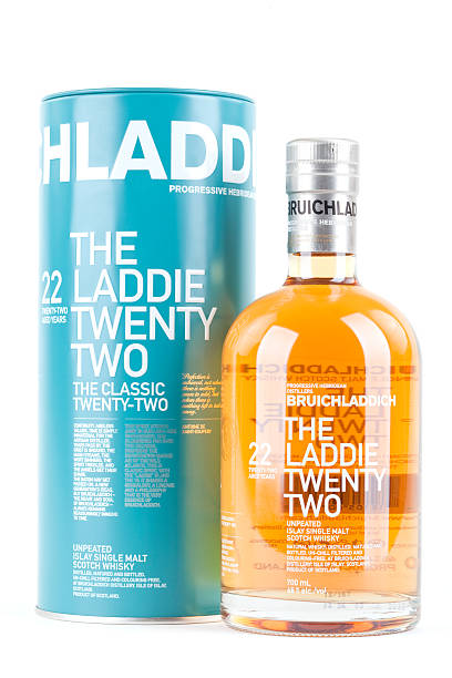 bruichladdich 22 jahre - bruichladdich whisky stock-fotos und bilder