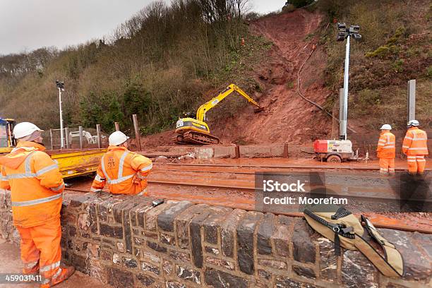 Lavoratori Che Fare Con Un Frana Per La Ferrovia Di Teignmouth - Fotografie stock e altre immagini di Trasporto ferroviario