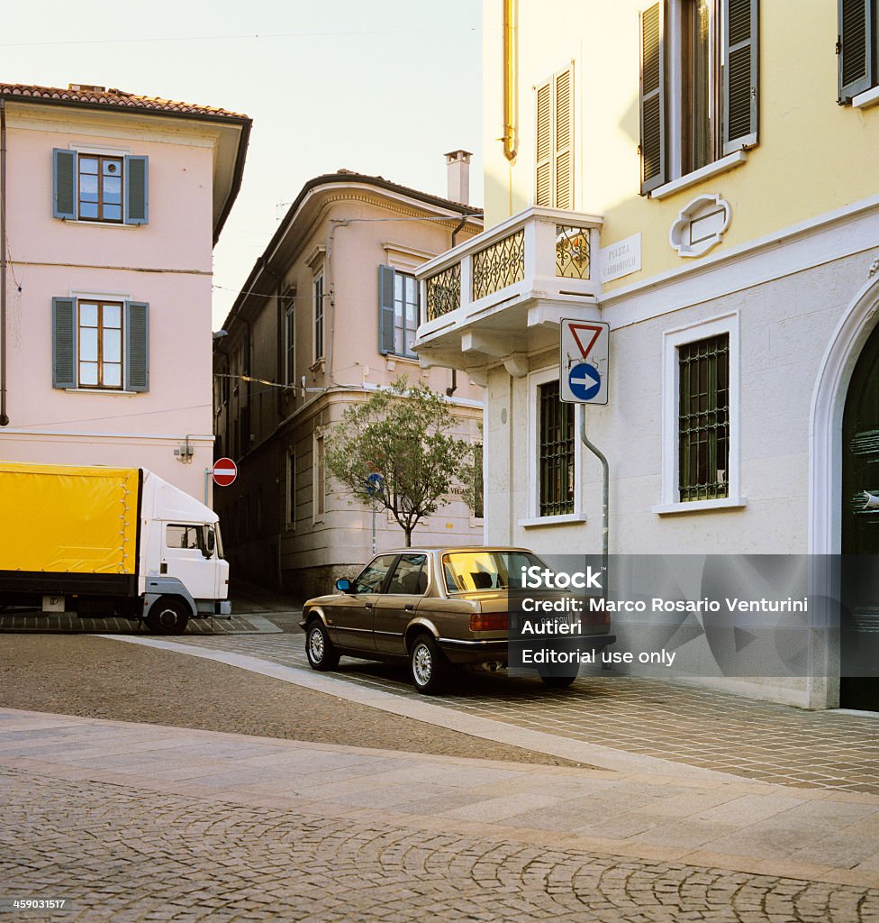 Элегантный street scene в Монца, Brianza, Италия - Стоковые фото 2000-2009 роялти-фри