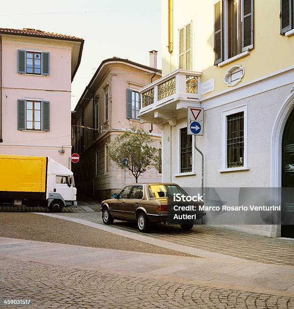 Элегантный Street Scene В Монца Brianza Италия — стоковые фотографии и другие картинки 2000-2009 - 2000-2009, BMW, XXI век