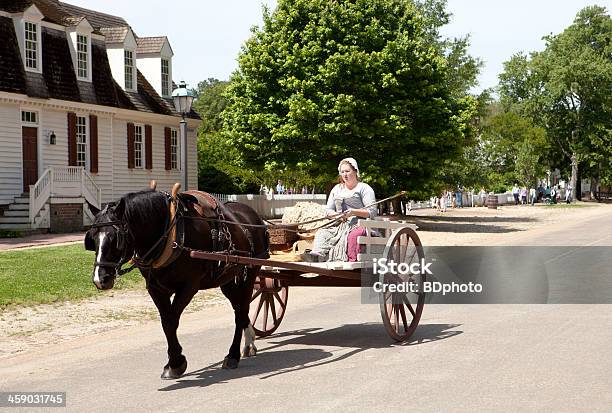 Colonial Life En Williamsburg Va Foto de stock y más banco de imágenes de Carro de caballos - Carro de caballos, Caballo - Familia del caballo, EE.UU.