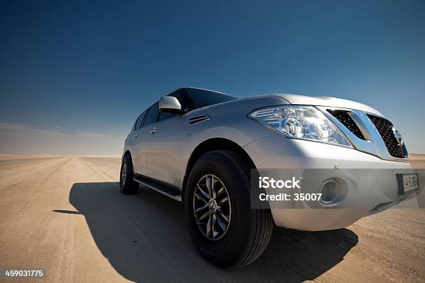 Safari Por El Desierto Foto de stock y más banco de imágenes de Nissan - Nissan, Vigilancia, 4x4