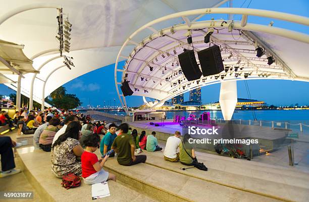 Singapore Marina Bay Sands Resort Laser Luci Di Notte - Fotografie stock e altre immagini di Famiglia