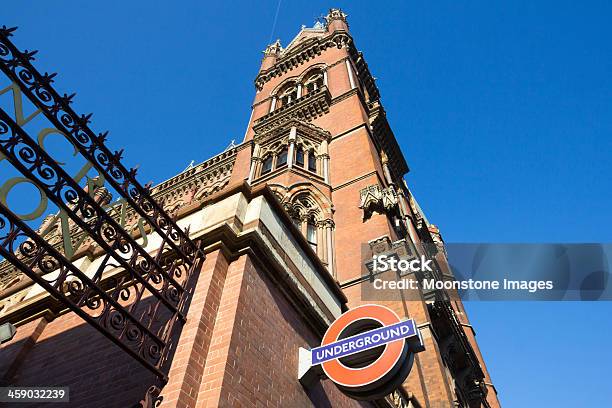 Estação St Pancras Em Londres Inglaterra - Fotografias de stock e mais imagens de Ao Ar Livre - Ao Ar Livre, Arquitetura, Capitais internacionais