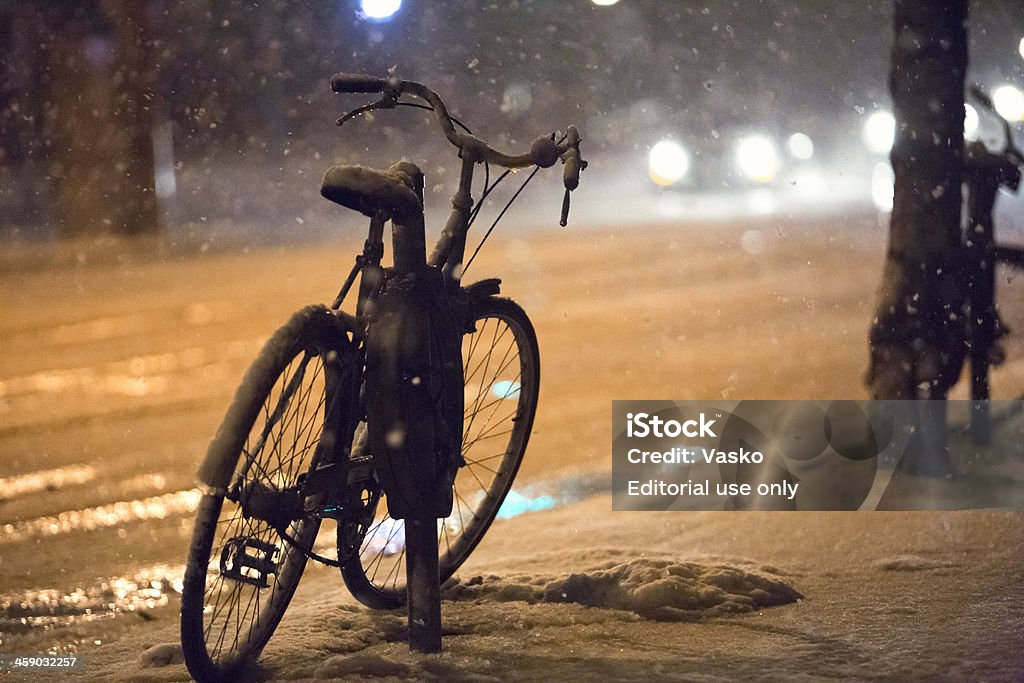 Vélo enfermés - Photo de Antivol de vélo libre de droits