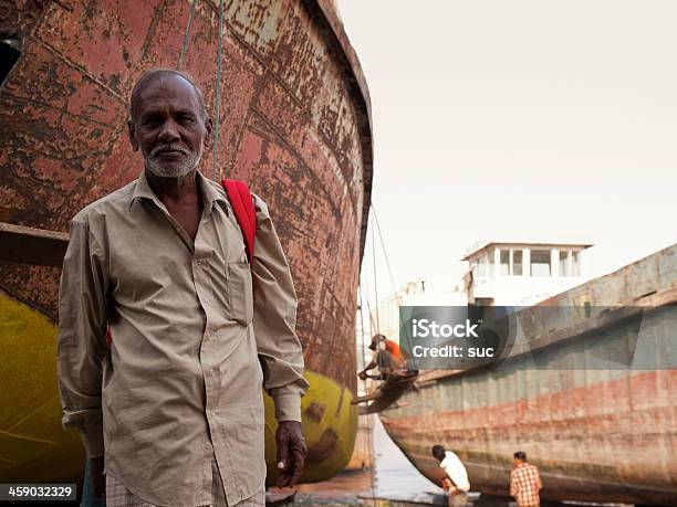 Los Astilleros En Bangladesh Foto de stock y más banco de imágenes de Embarcación marina - Embarcación marina, Reciclaje, Acero
