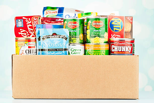 riquadro di spesa per alimenti - canned food foto e immagini stock