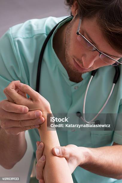 Dermatologo Test Cutaneo - Fotografie stock e altre immagini di Medico - Medico, Eczema, Pelle umana