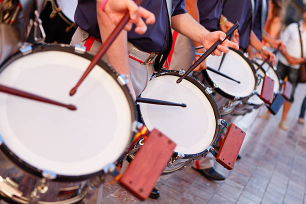 percussionistas em desfile - parade band - fotografias e filmes do acervo