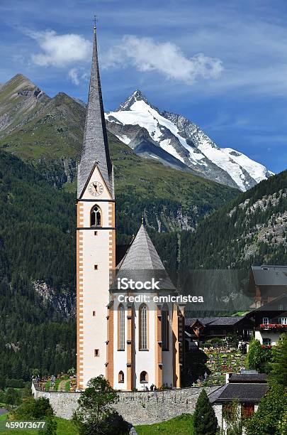 Heiligenblut Igreja E Montanha Grossglockner Montanha Áustria - Fotografias de stock e mais imagens de Alpes Europeus