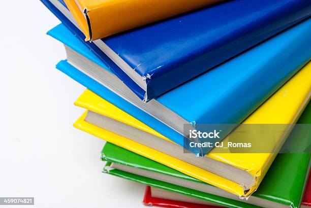 Colorido Real De Libros Sobre Fondo Blanco Foto de stock y más banco de imágenes de Amarillo - Color - Amarillo - Color, Aprender, Azul