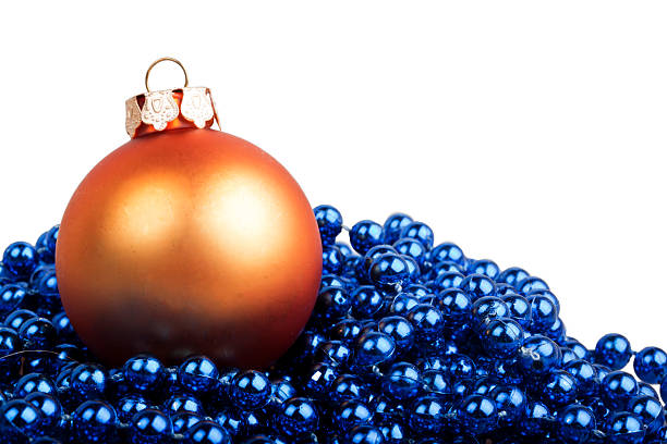 orange christmas ball und blau perlen - christmas tree bead humor stock-fotos und bilder